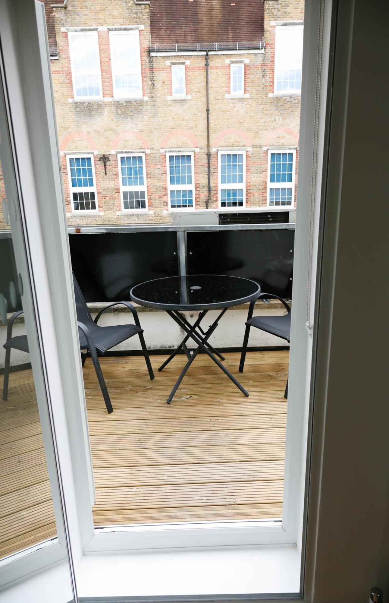 New Luxury Apartments In Central London Next To Shops, Cafes, Bars & Metro Εξωτερικό φωτογραφία